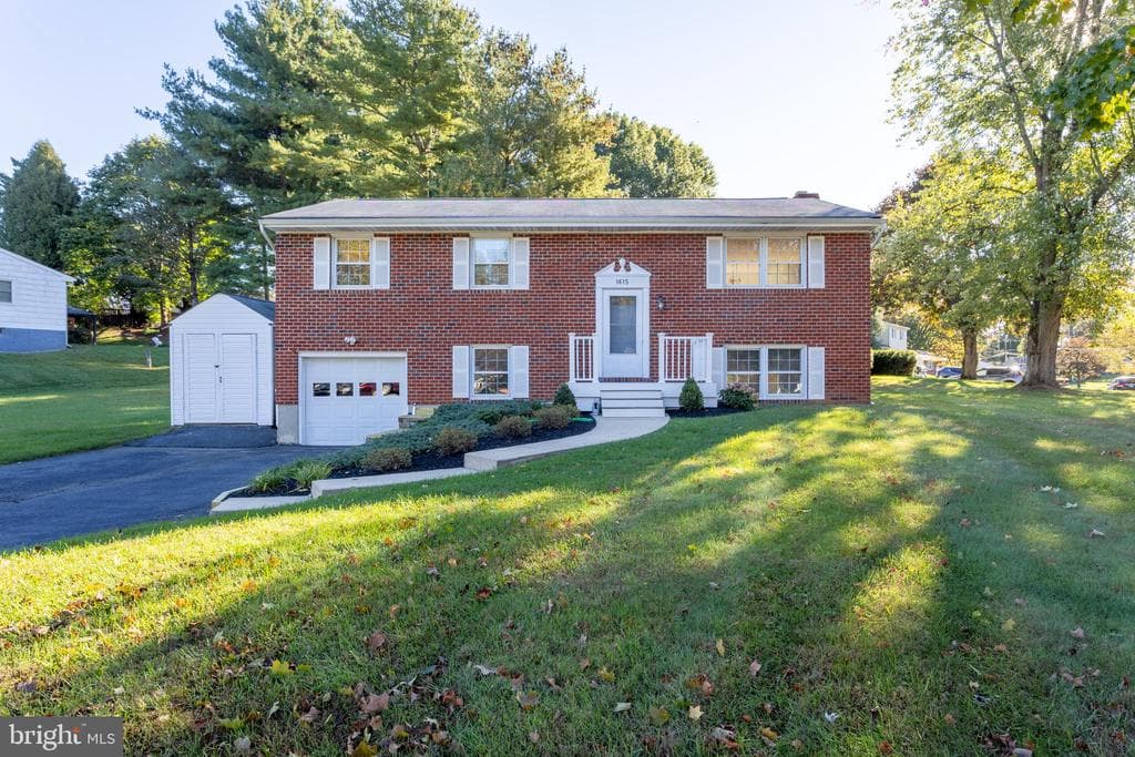 1615 Samantha Drive photo 1