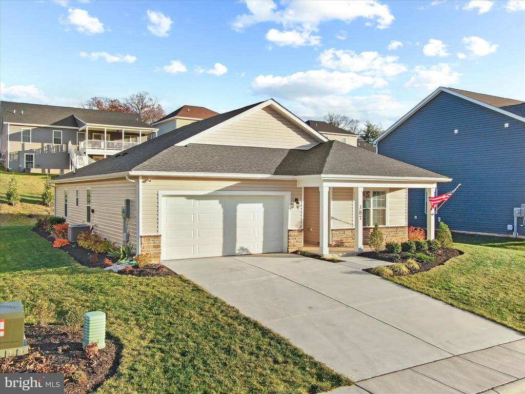 387 Aylesbury Lane photo 1