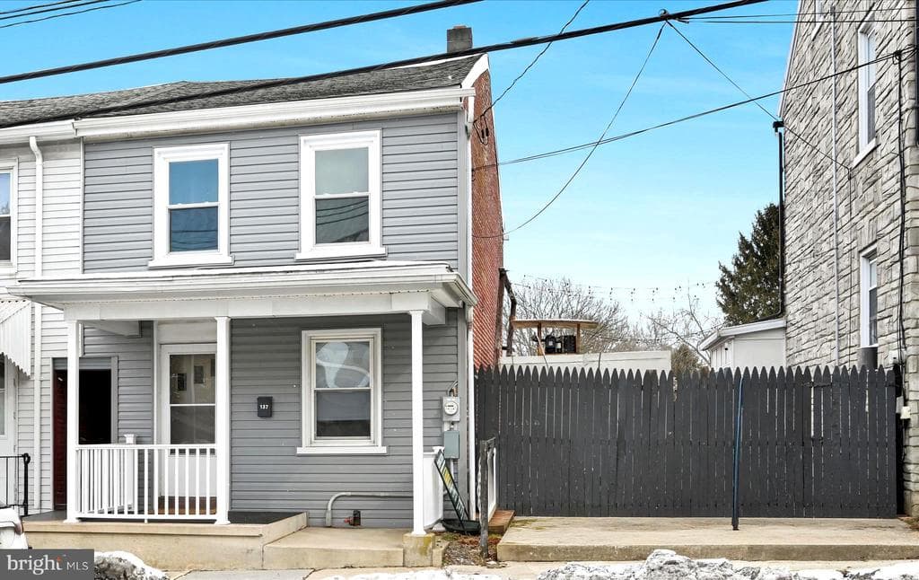 137 E High Street photo 1