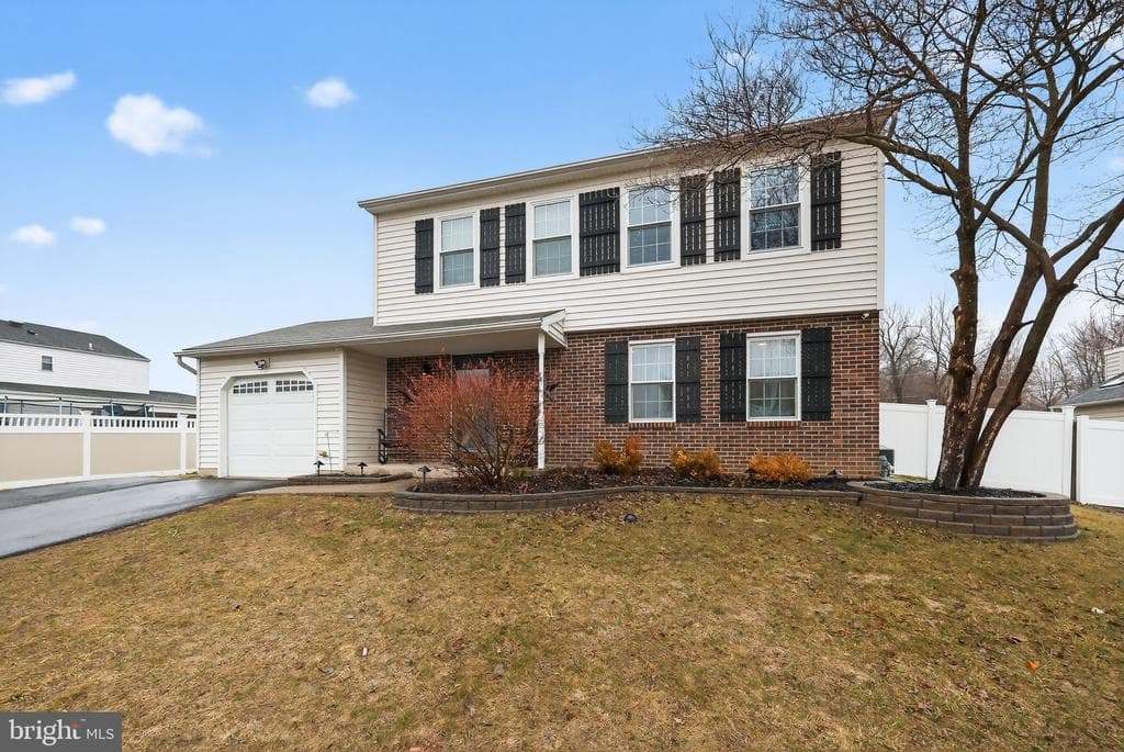 216 Hampton Drive photo 1