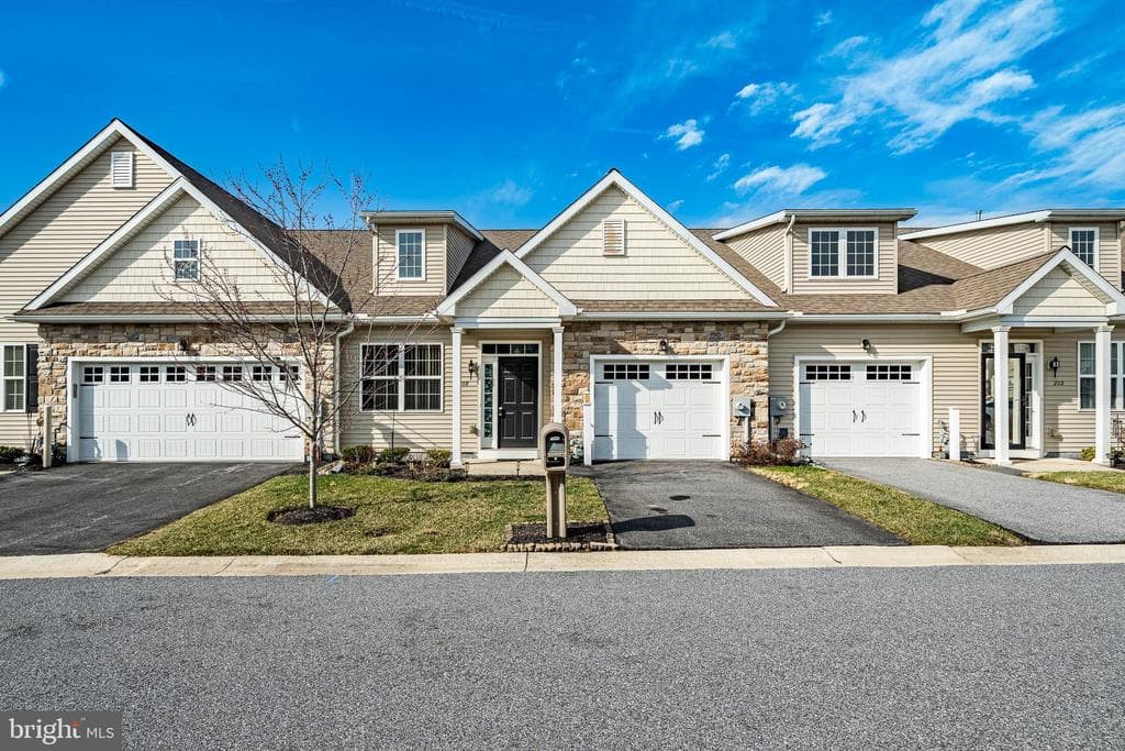 215 Rose View Drive photo 1