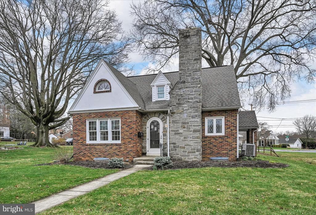 105 Martin Avenue photo 1
