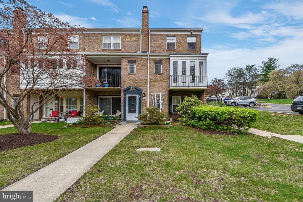 8116 Lakecrest Drive photo 1