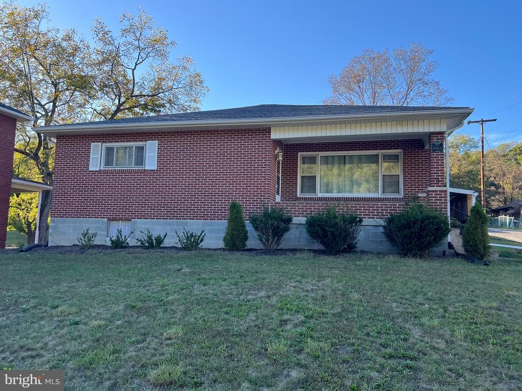11915 Bedford Road NE photo 1