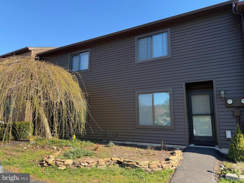 2604 Village Road photo 1