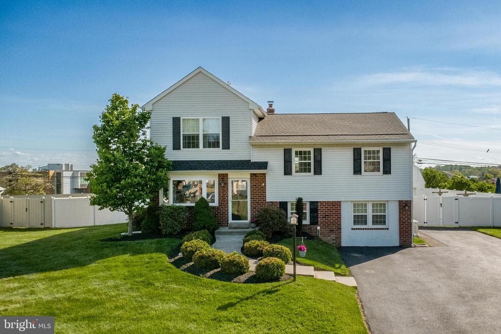 225 Arundel Avenue photo 1