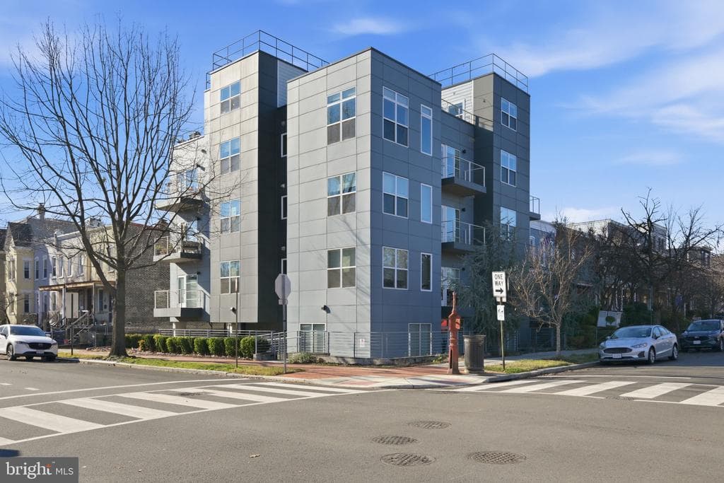 401 15th Street SE #401 photo 1