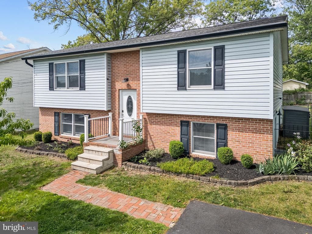 104 Van Buren Place photo 1