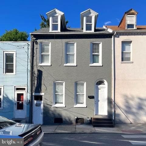 441 E Strawberry Street, Lancaster