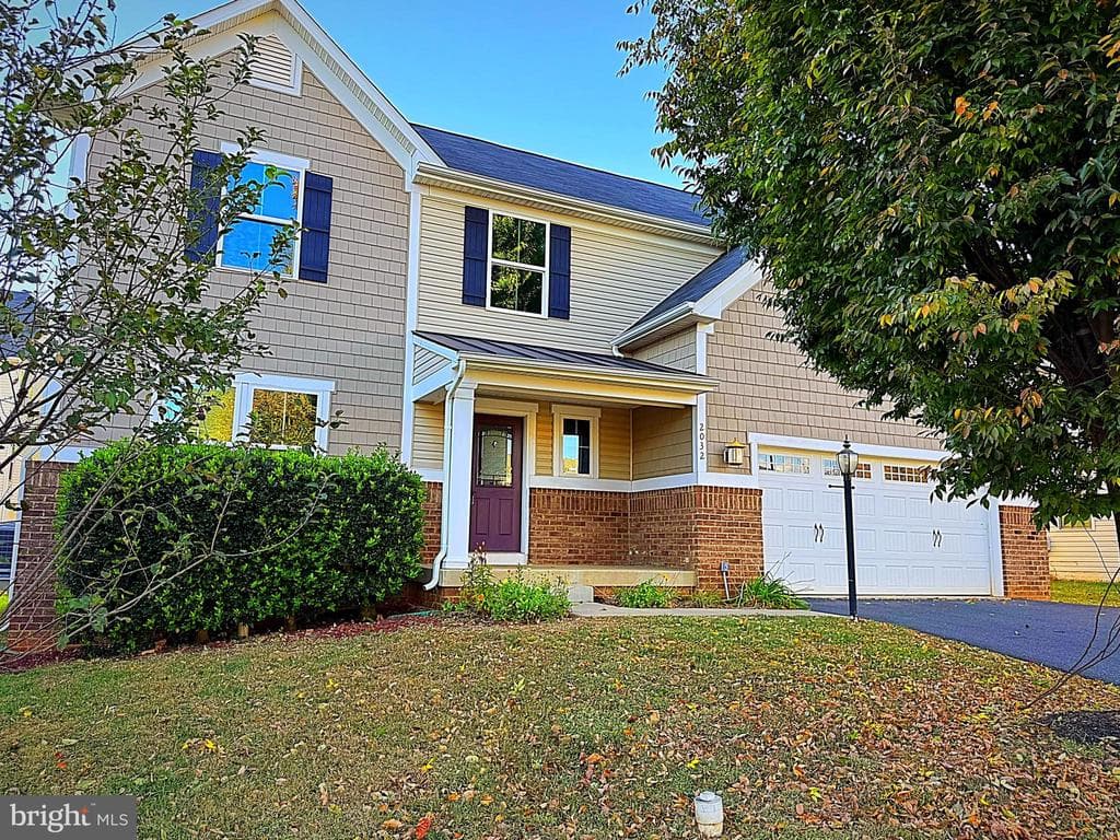 2032 Magnolia Circle photo 1