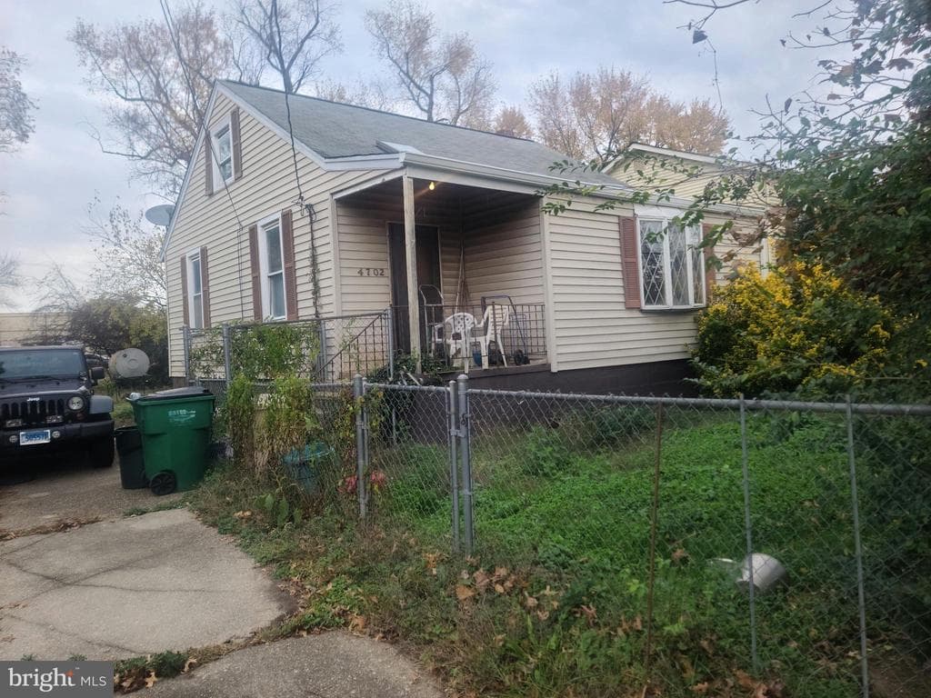 4702 Hamilton Street photo 1