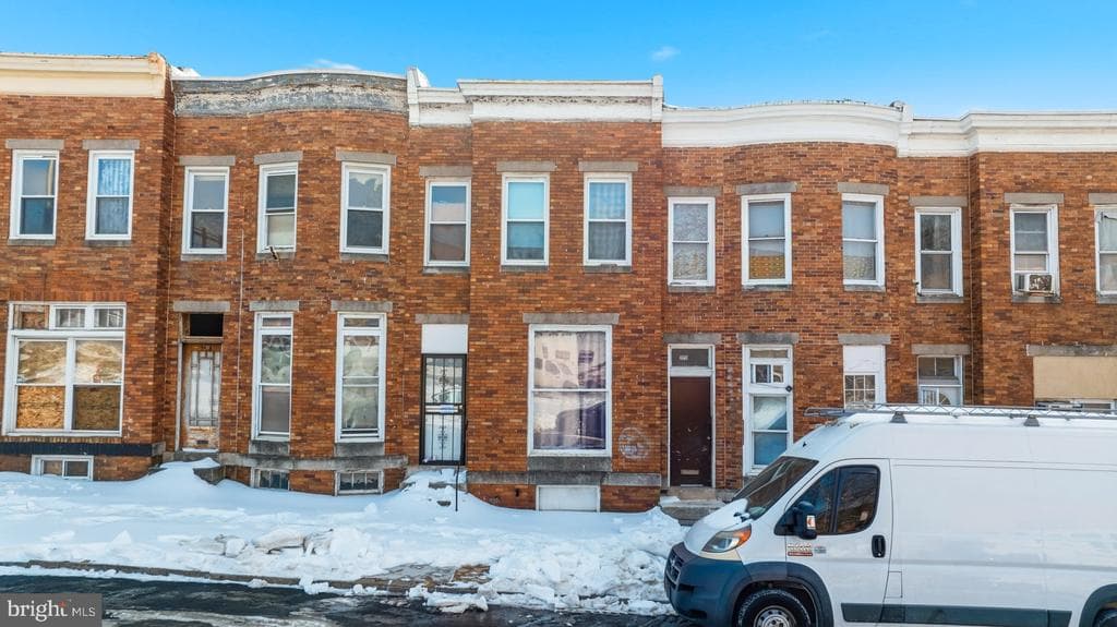 2211 W Pratt Street photo 1