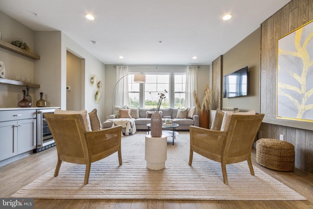 122 Jameson Way #8 Stratford Interior photo 1