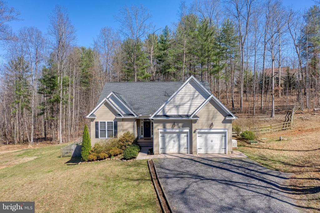 10137 Lake Crest Place photo 1