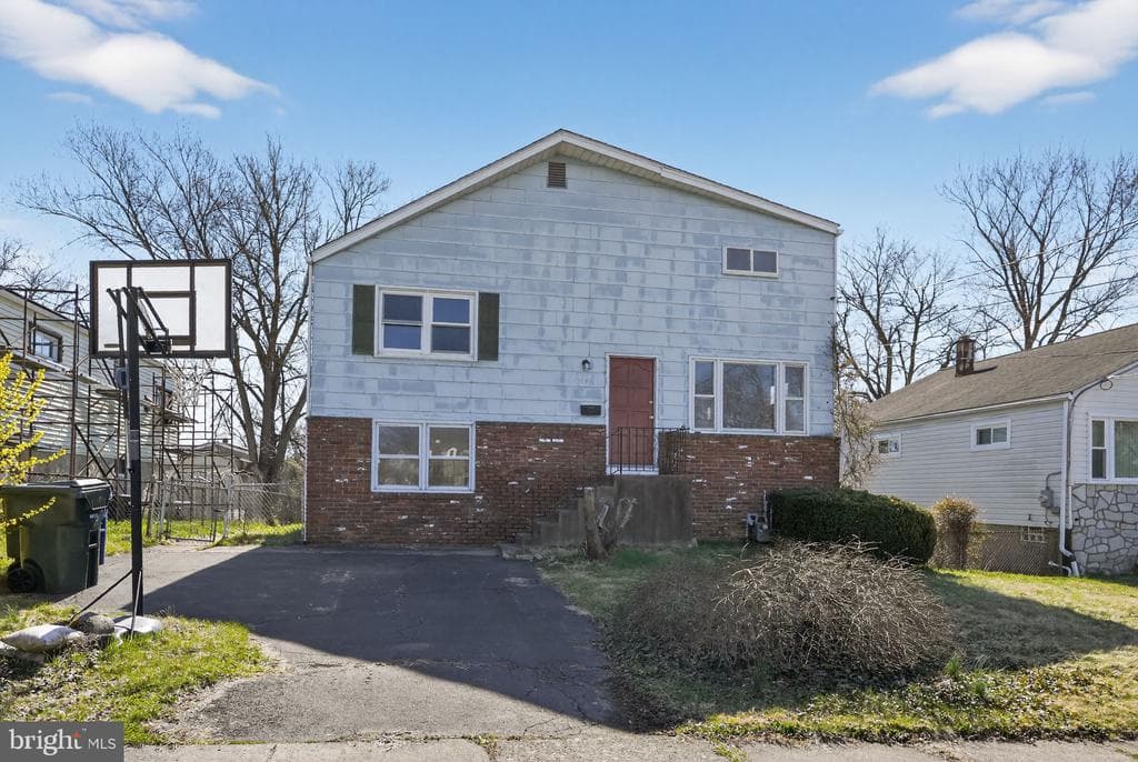 1141 Boone Avenue photo 1