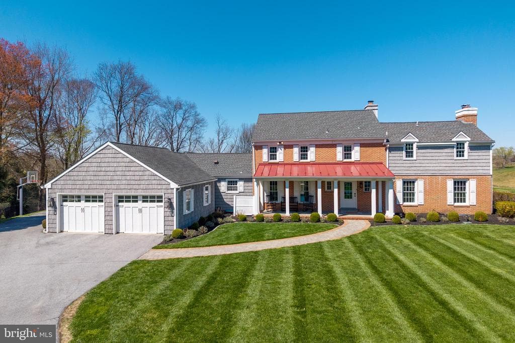 812 Hessian Circle photo 1
