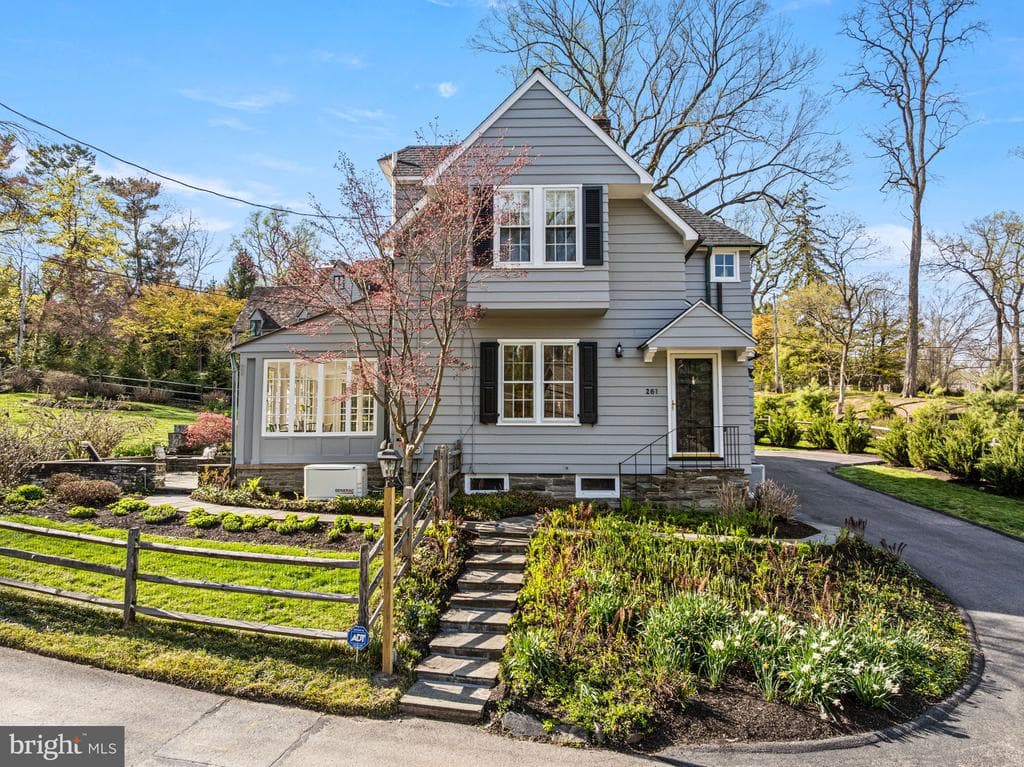 261 Farm Road photo 1