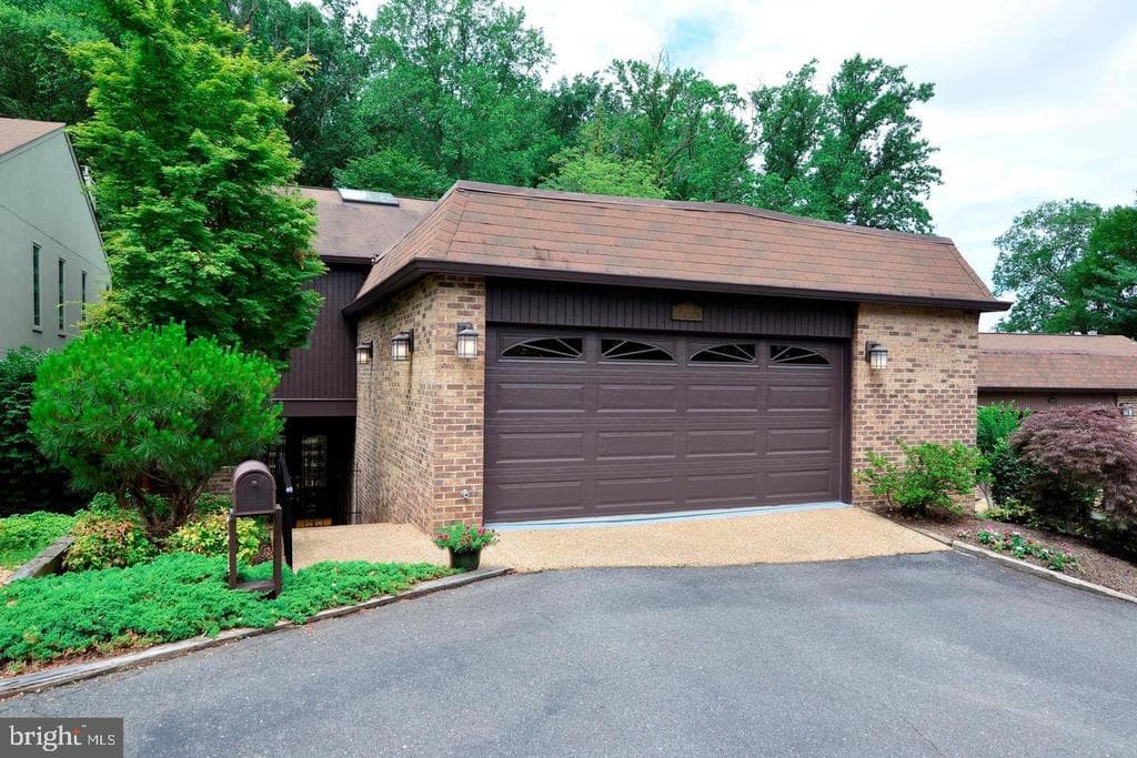 9941 Great Oaks Way photo 1