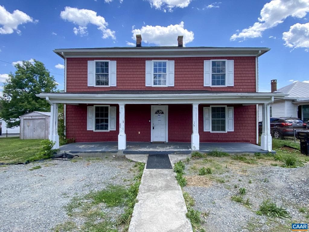 405 E King St photo 1
