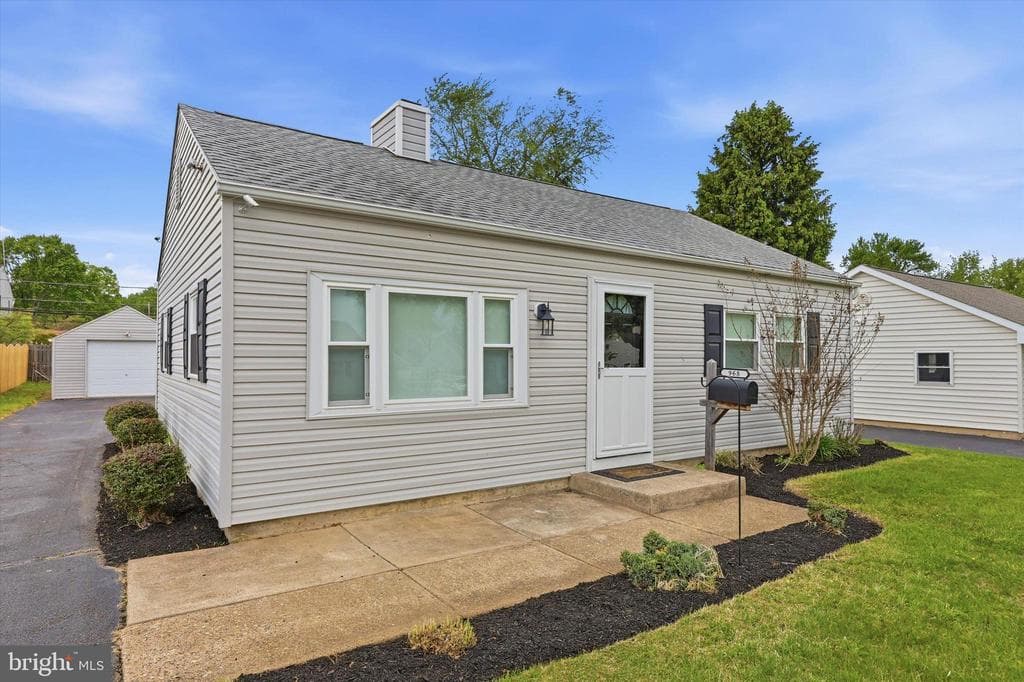968 Willow Street photo 1