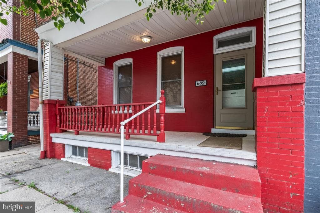 609 E Chestnut Street photo 1