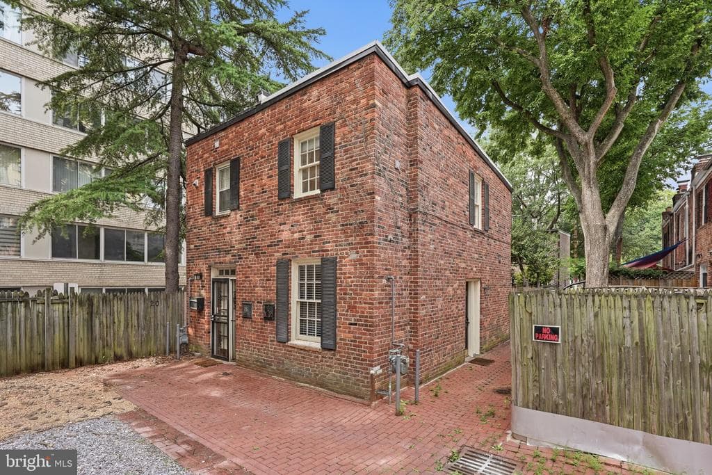 19 Snows Court NW photo 1