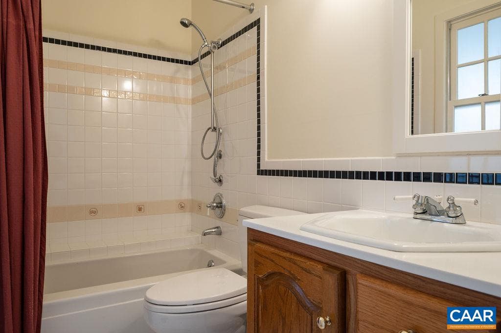 907 Cottage Ln photo 16