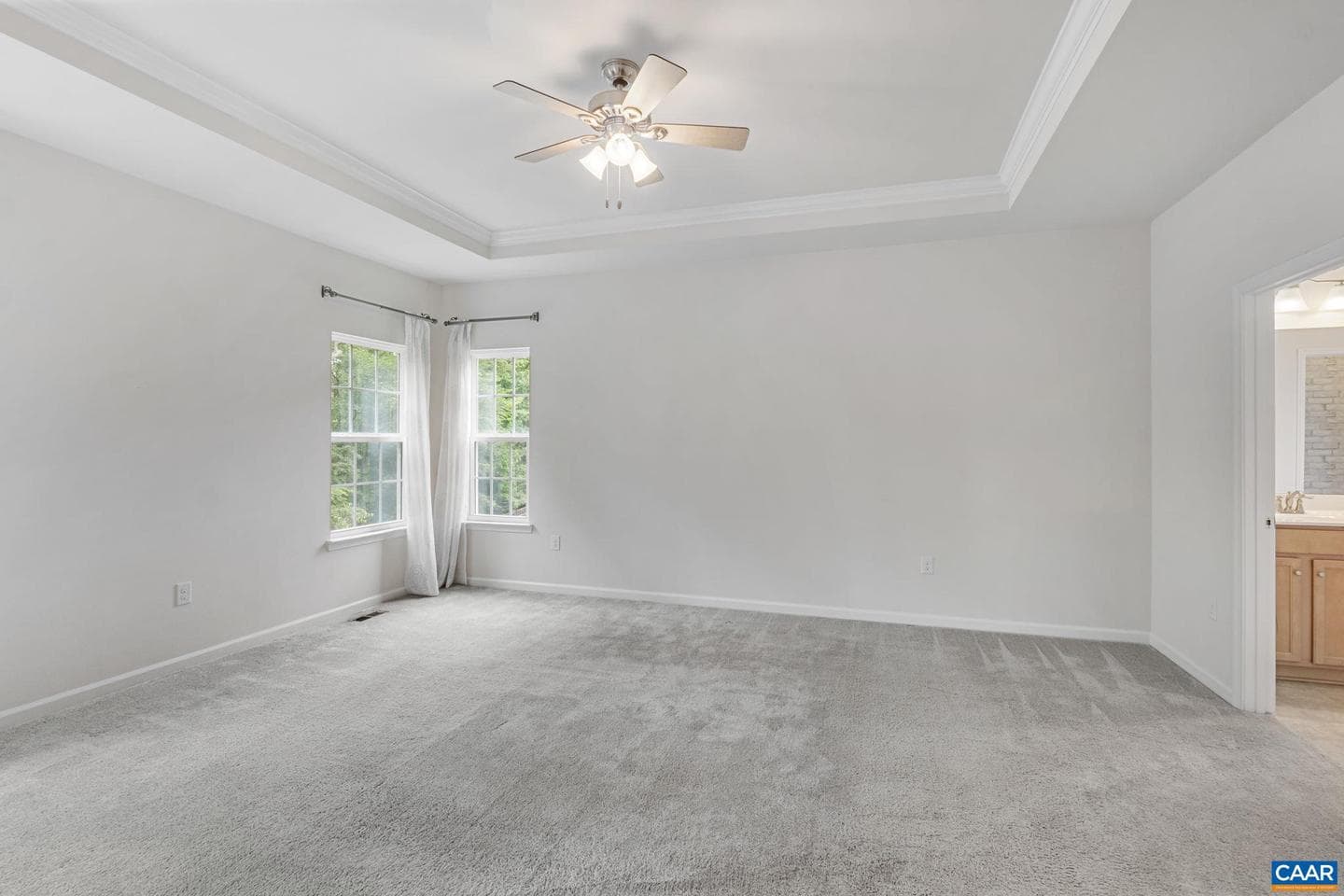 281 Manor Blvd photo 9