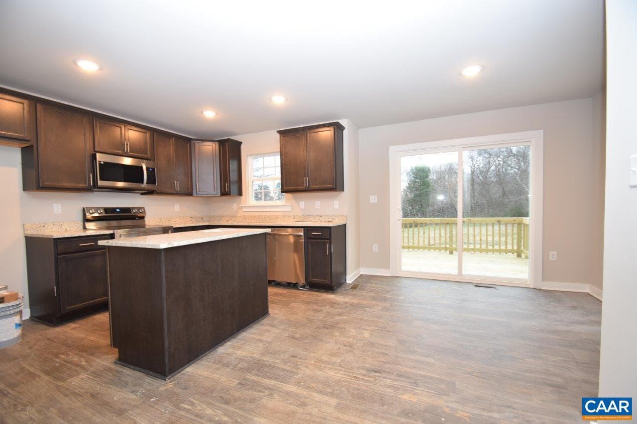 1140 Hanback Rd photo 5