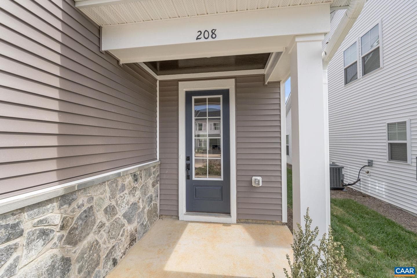 208 Sunbird Ln photo 3