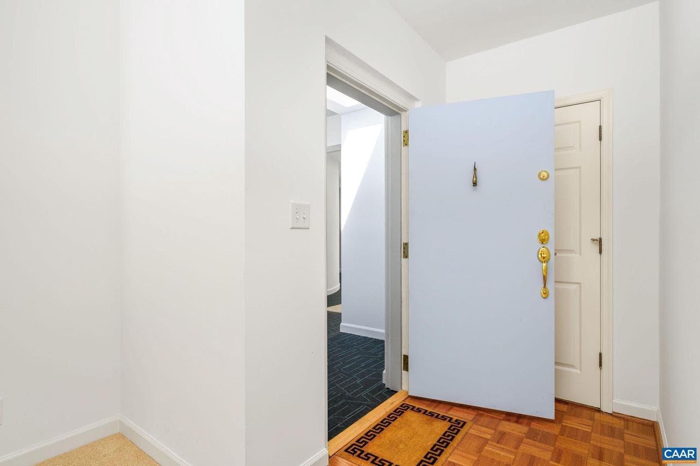 408 E Market St #305 photo 2