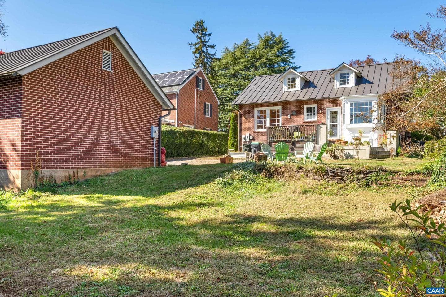 674 Evergreen Ave photo 40