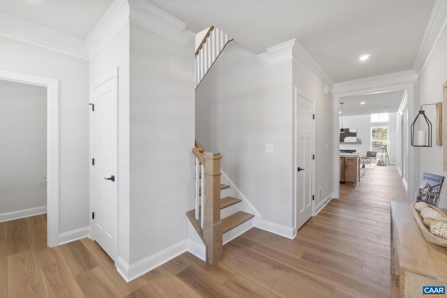 109e Marcella St photo 6