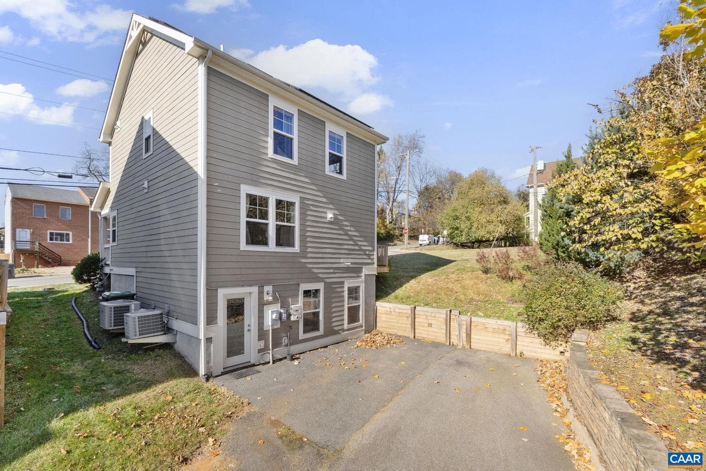 1450 Avon St photo 20
