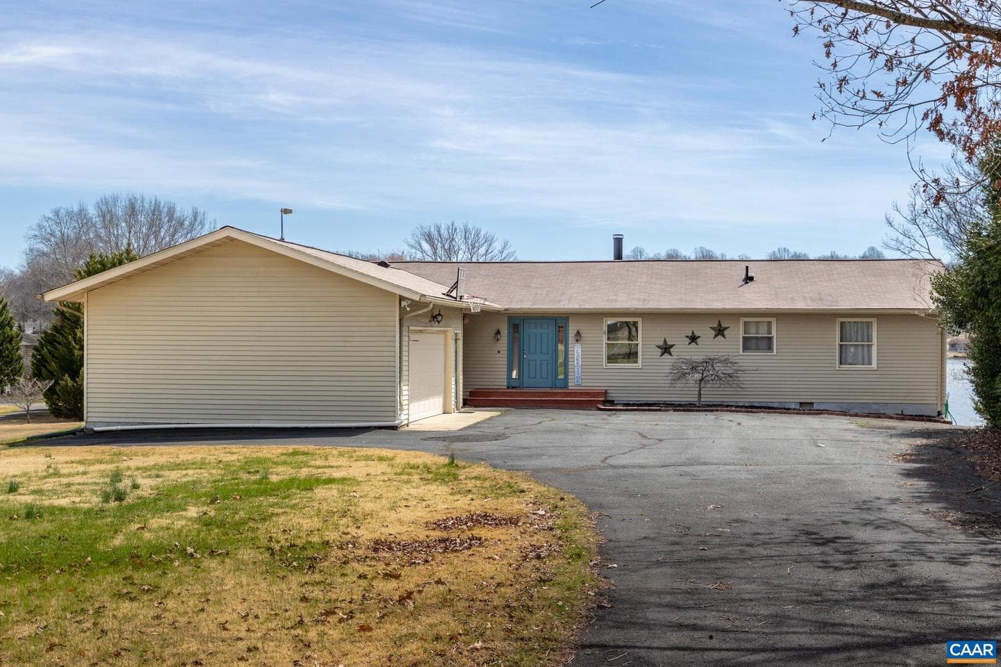 1753 North Lakeshore Dr photo 2