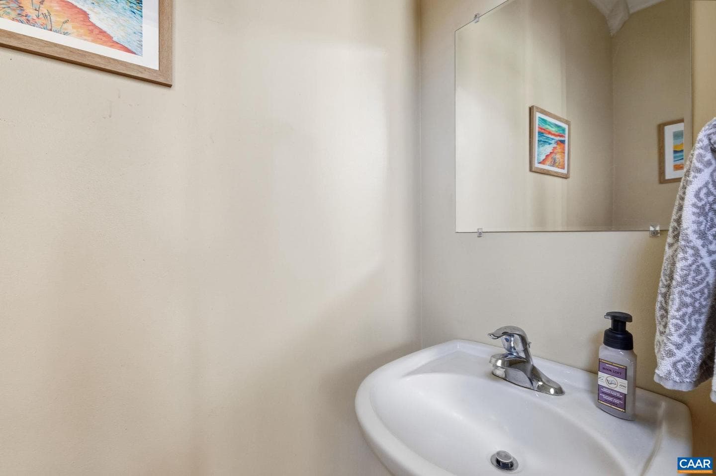 22 Villa Ave photo 20