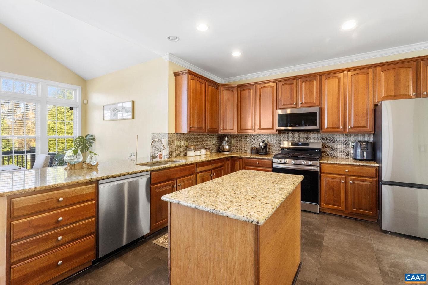 22 Villa Ave photo 7