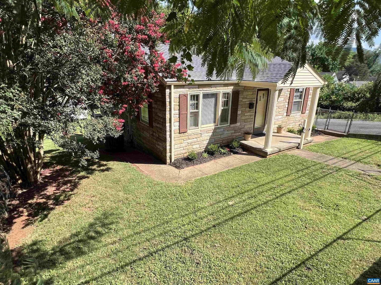 1320 Avon St photo 35