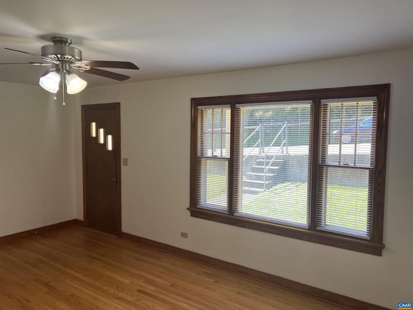 1320 Avon St photo 4