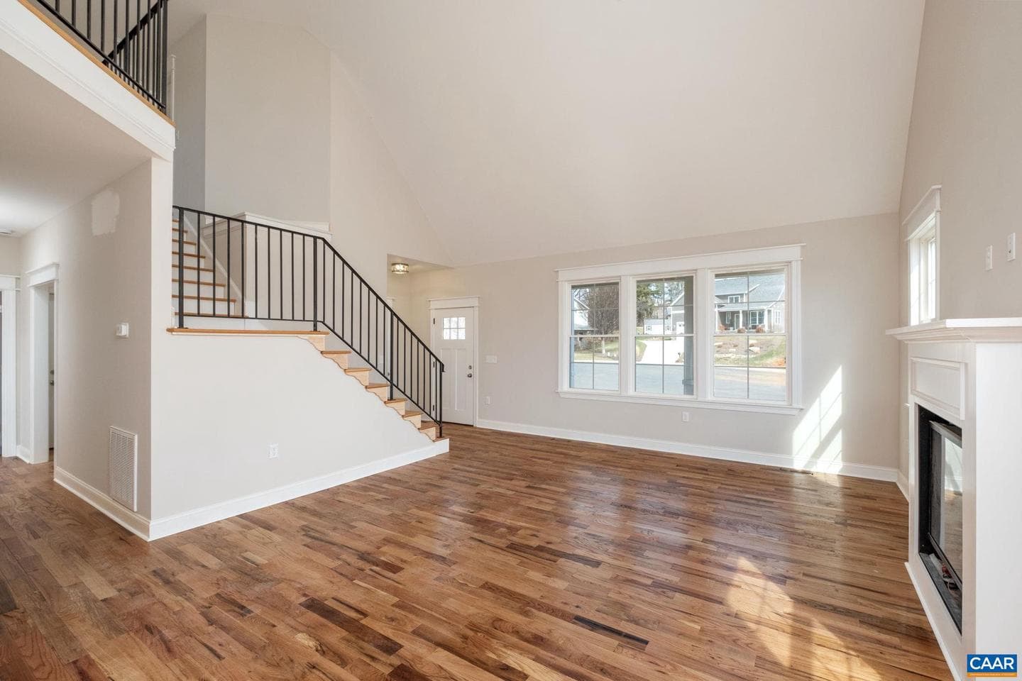1004 High Point Ct photo 5