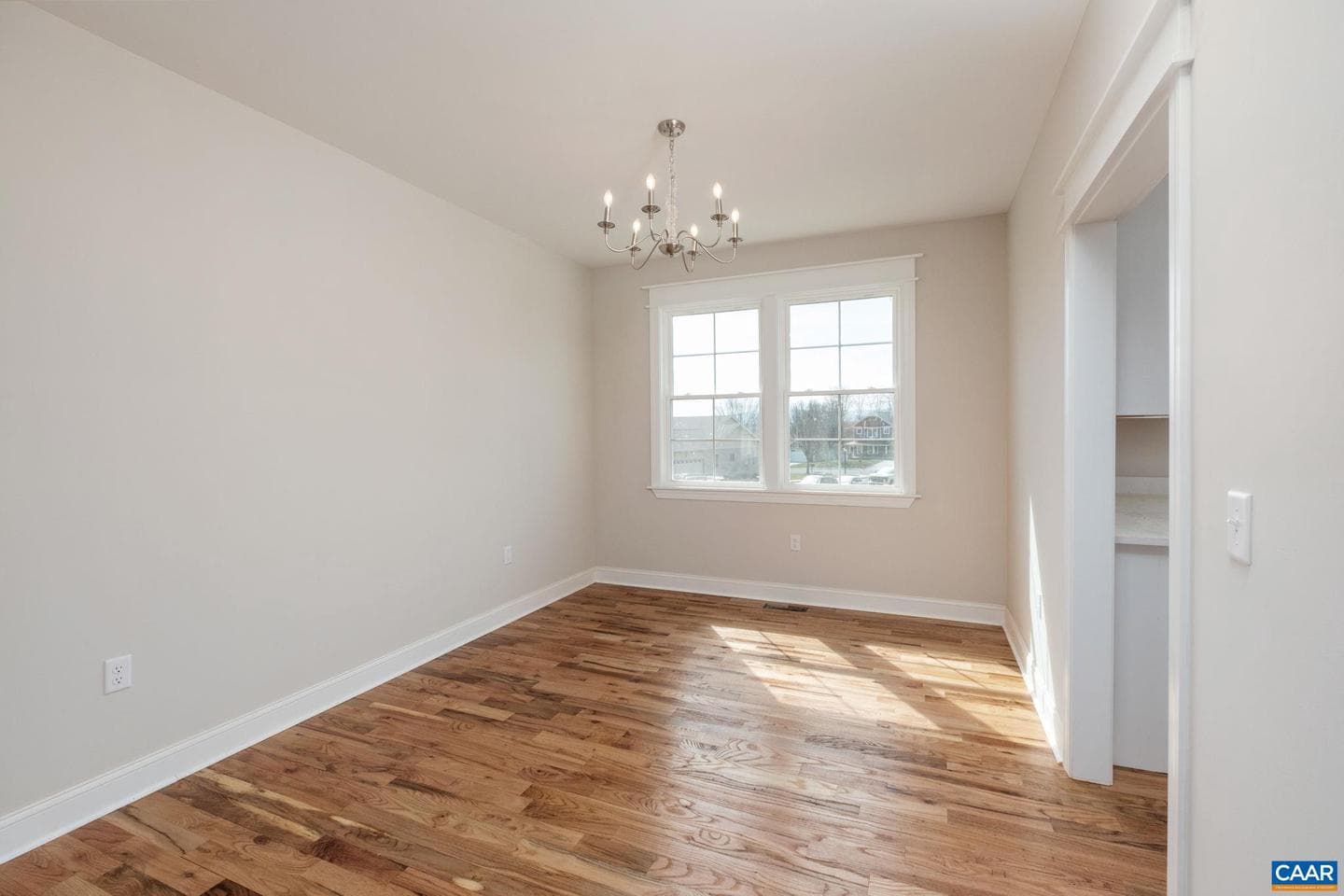 1004 High Point Ct photo 8