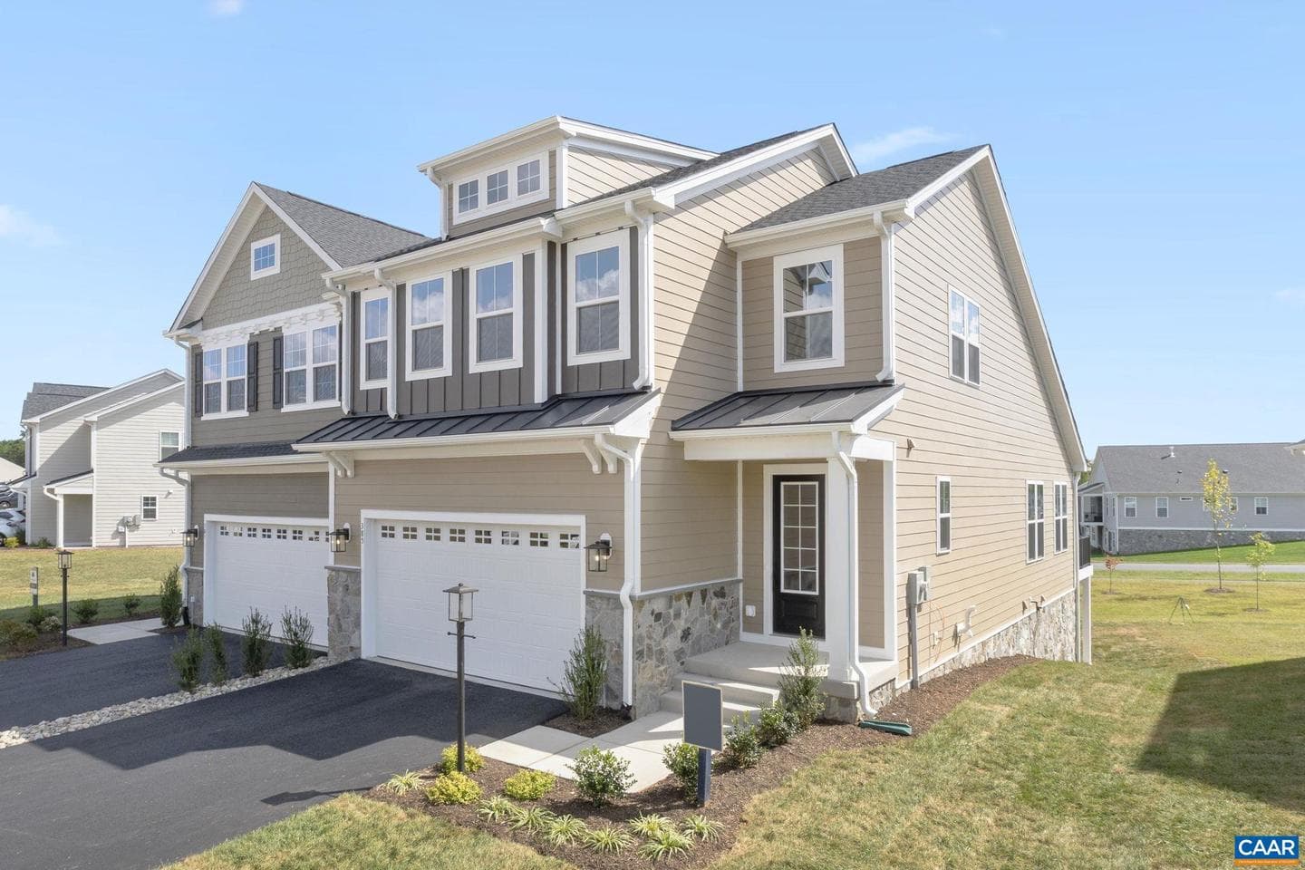 385 Bayberry Ln photo 2
