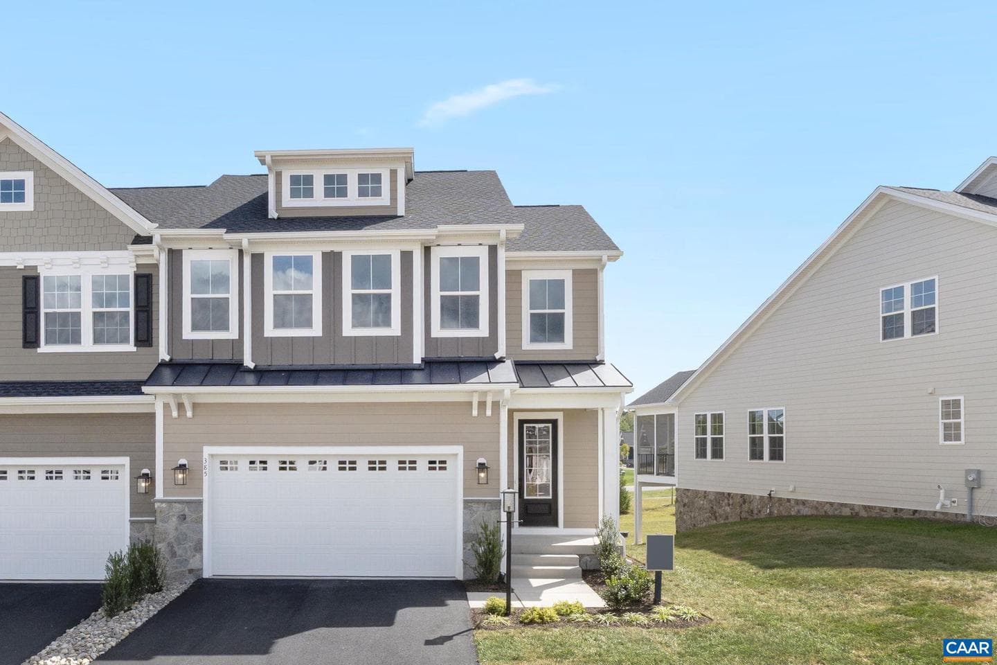 385 Bayberry Ln photo 3