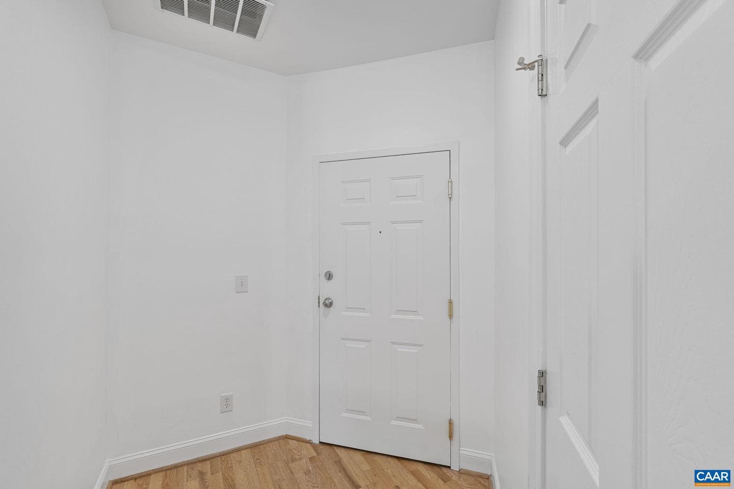 949 Glenwood Station Ln # 202 photo 27