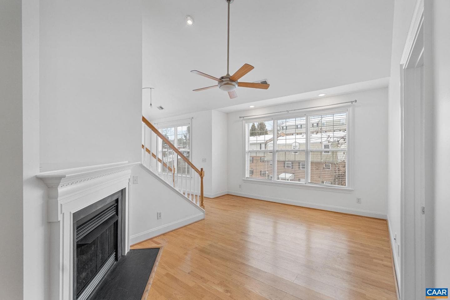 949 Glenwood Station Ln # 202 photo 3