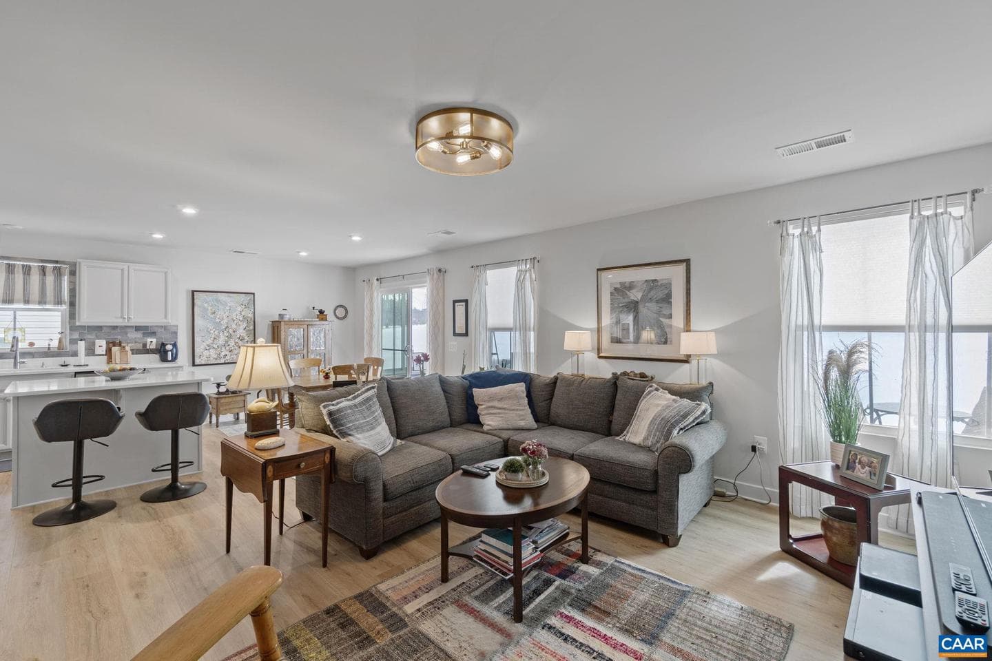 108 Archer Dr photo 4