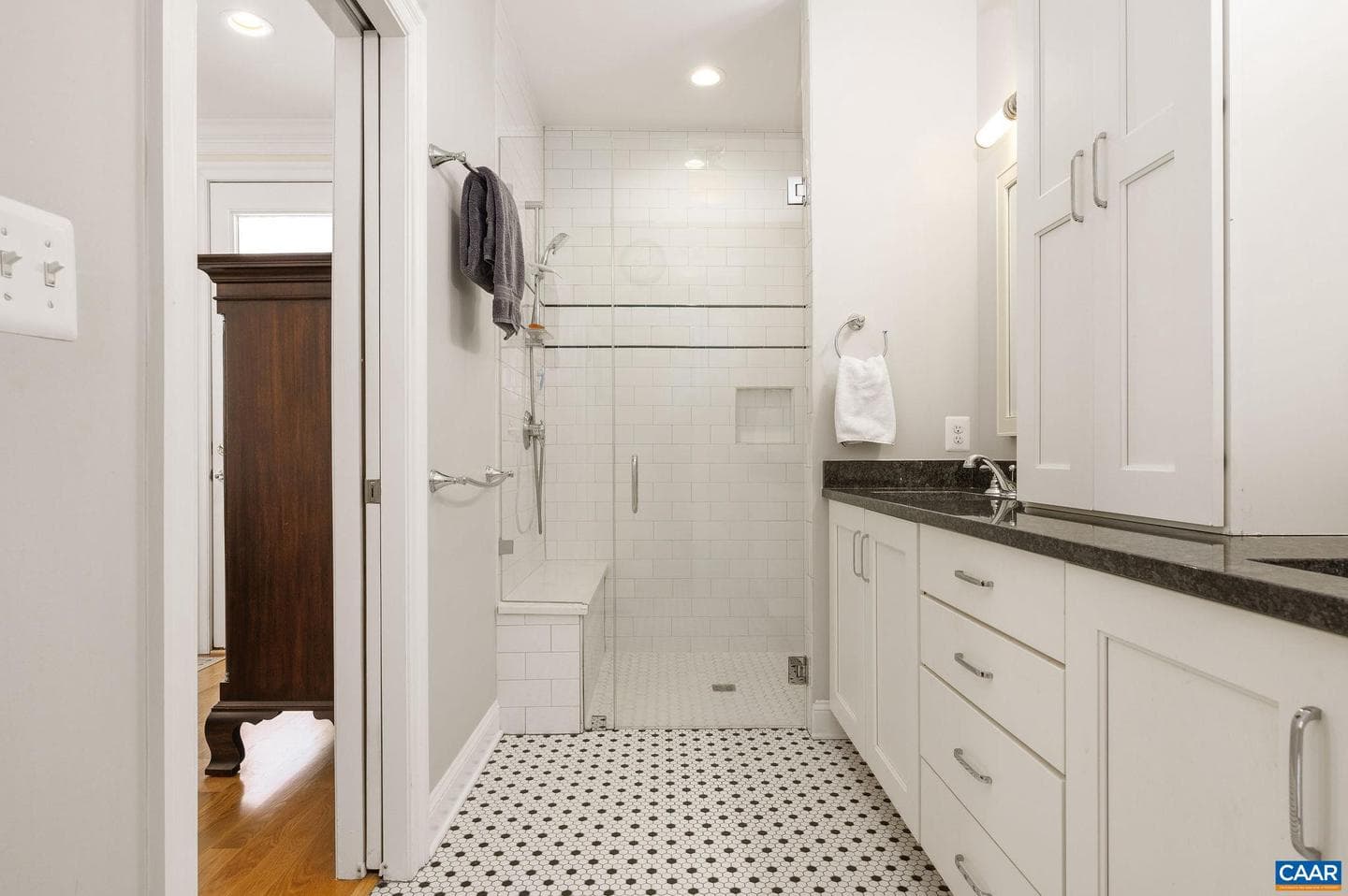 4063 Varick St photo 17