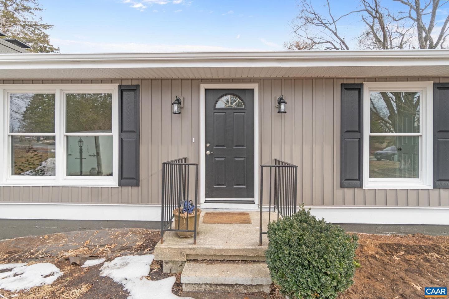 115 Deerwood Dr photo 3