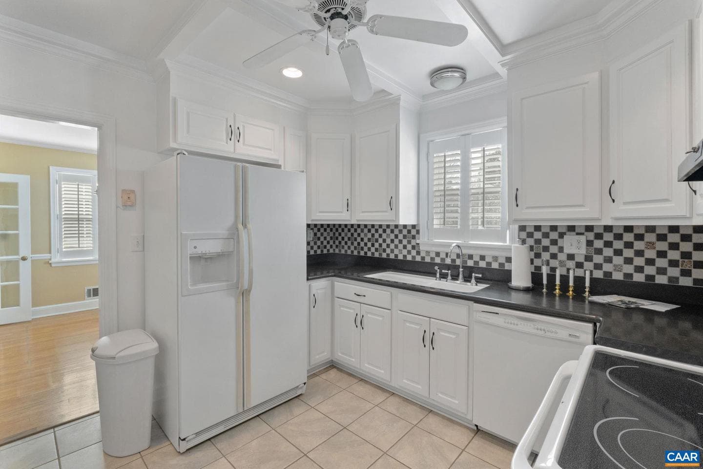 221 Lee Ave photo 10