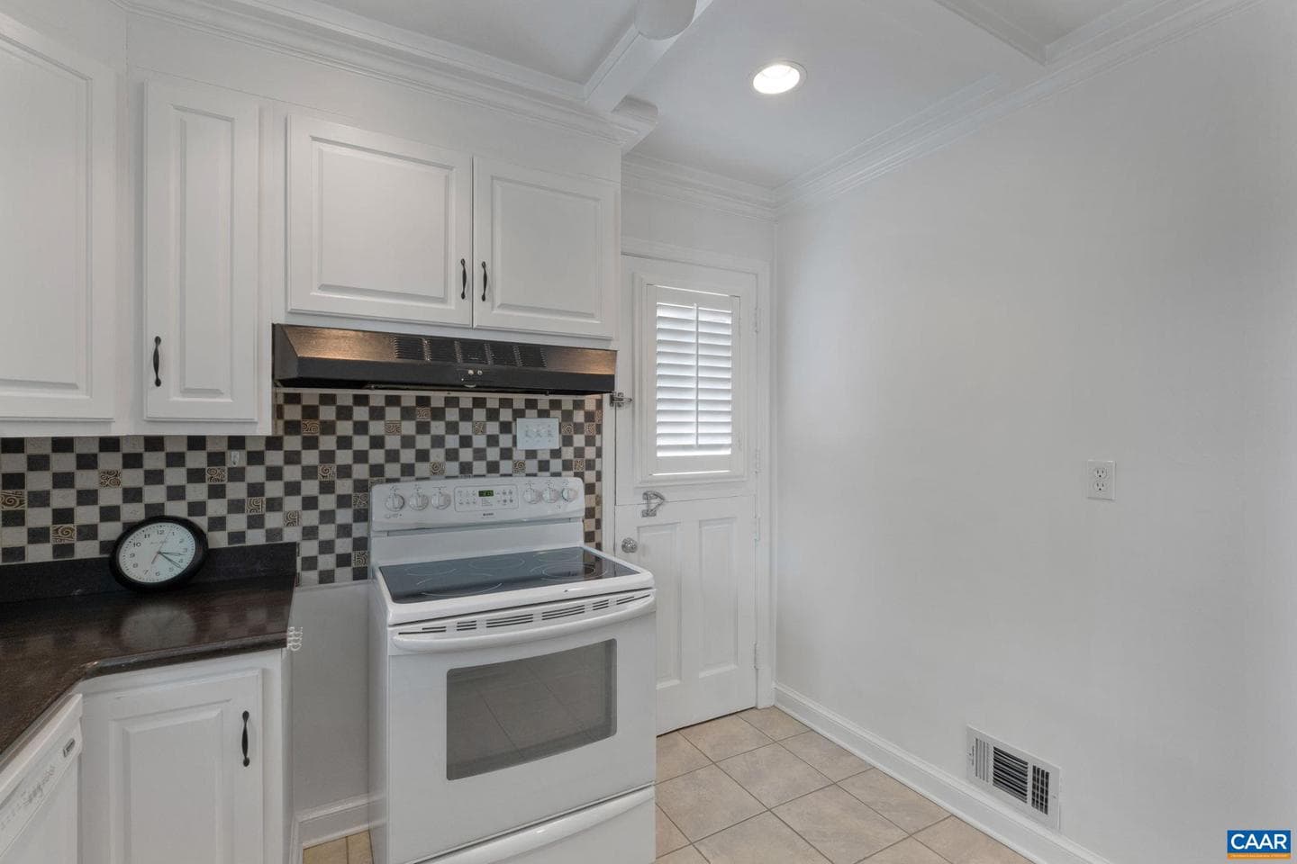 221 Lee Ave photo 11
